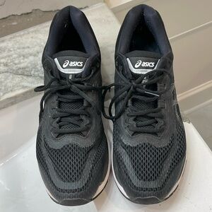 ASICS men’s 11 1/2 GT-2000 black sneakers